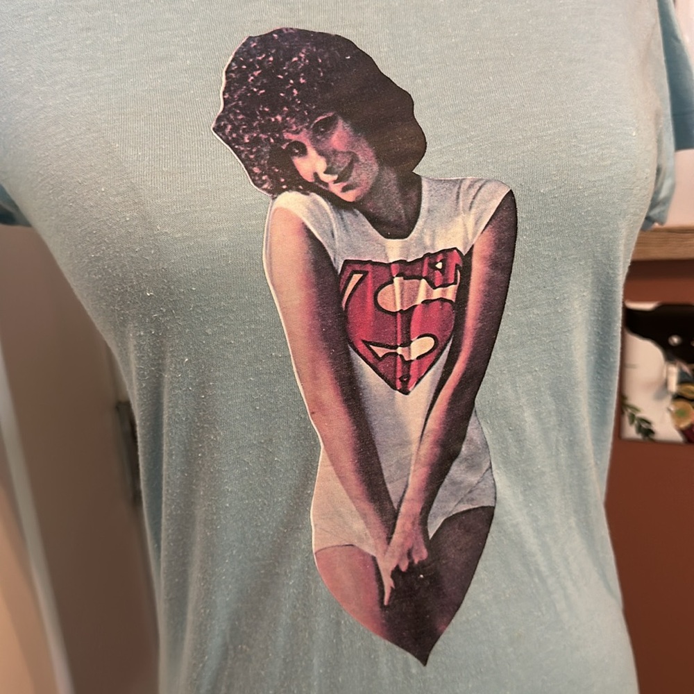 Vintage Ched Barbra Streisand Superman album 1977 light blue S decal T-Shirt - Picture 2 of 10